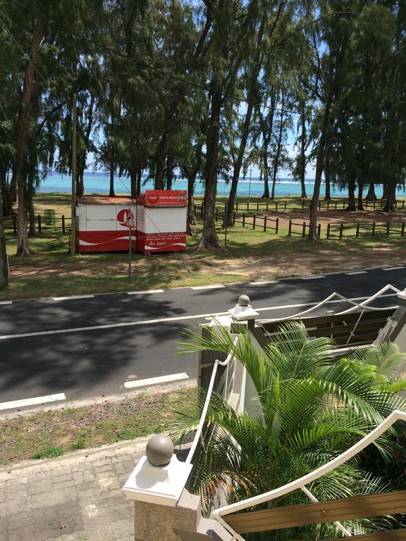 Residence La Plage Flic en Flac Bagian luar foto